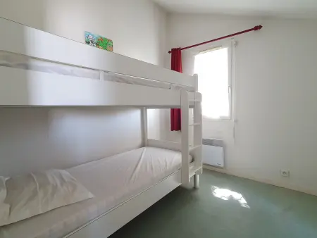 Maisonnette proche plage et commerces avec parking privé - Photo 9