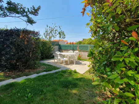 Maisonnette proche plage et commerces avec parking privé - Photo 10