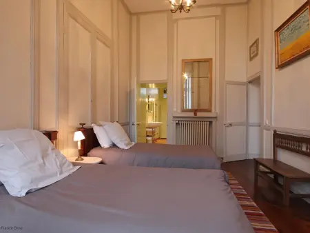 Demeure historique dans un château avec jardin et connexion WIFI - Photo 10