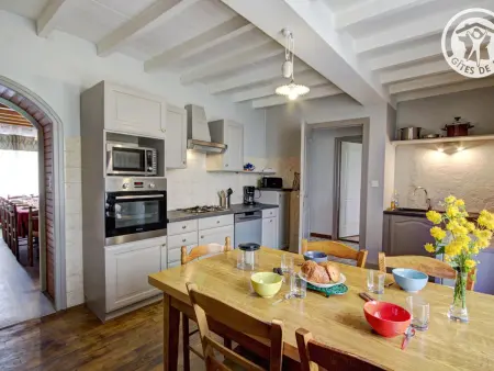 Maison familiale chaleureuse pour 12 pers. avec jardin dans le Forez - Photo 1
