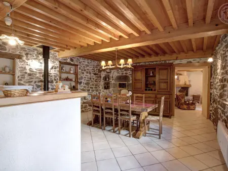 Gîte en Pierre Rest. avec Cheminée et Jardin, Parc Livradois-Forez - Photo 2