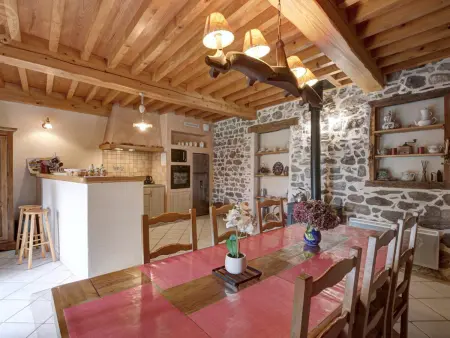 Gîte en Pierre Rest. avec Cheminée et Jardin, Parc Livradois-Forez - Photo 3