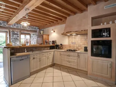 Gîte en Pierre Rest. avec Cheminée et Jardin, Parc Livradois-Forez - Photo 4