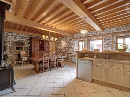 Gîte en Pierre Rest. avec Cheminée et Jardin, Parc Livradois-Forez - Photo 5