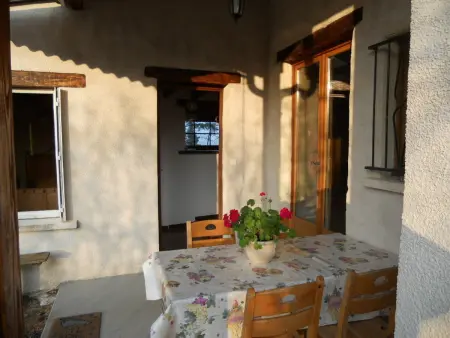 Gîte familial à Saint-Haon-le-Châtel avec piscine et animaux admis - Photo 1