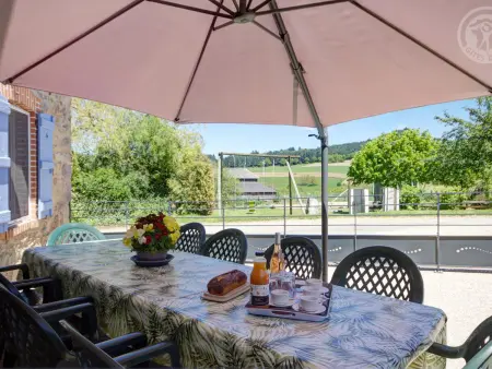 Gîte spacieux au cœur de la nature avec cheminée et activités extérieures - Photo 2