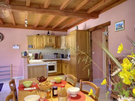Gîte spacieux au cœur de la nature avec cheminée et activités extérieures - Photo 5