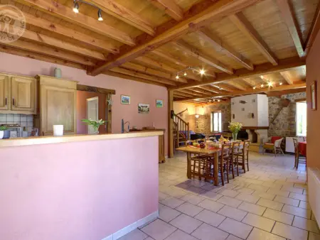 Gîte spacieux au cœur de la nature avec cheminée et activités extérieures - Photo 7