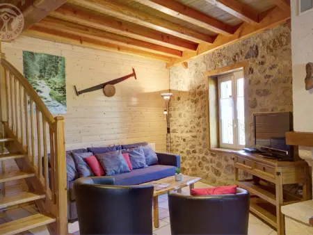 Gîte spacieux au cœur de la nature avec cheminée et activités extérieures - Photo 10