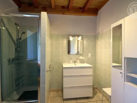 Gîte spacieux au cœur de la nature avec cheminée et activités extérieures - Photo 13