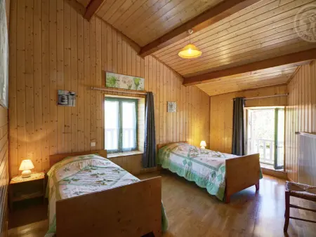 Gîte spacieux au cœur de la nature avec cheminée et activités extérieures - Photo 18