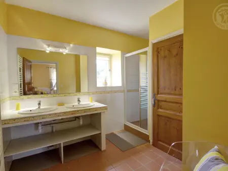 Maison spacieuse avec piscine chauffée, 4 chambres à Chalain-le-Comtal - Photo 11