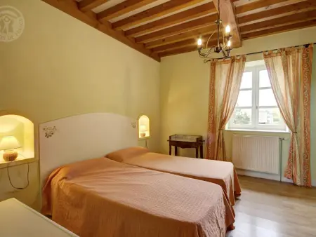 Maison spacieuse avec piscine chauffée, 4 chambres à Chalain-le-Comtal - Photo 14