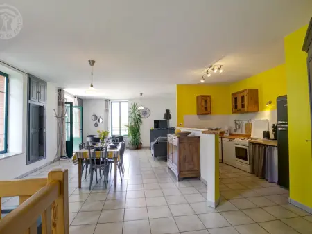 Gîte spacieux en campagne avec jacuzzi, sauna et jeux extérieurs - Photo 5