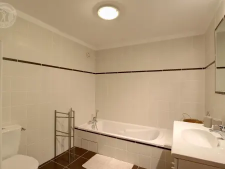 Gîte spacieux en campagne avec jacuzzi, sauna et jeux extérieurs - Photo 15