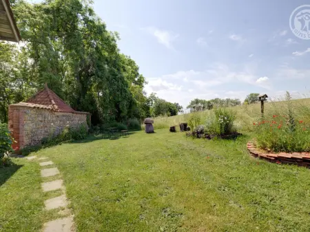Gîte spacieux en campagne avec jacuzzi, sauna et jeux extérieurs - Photo 18