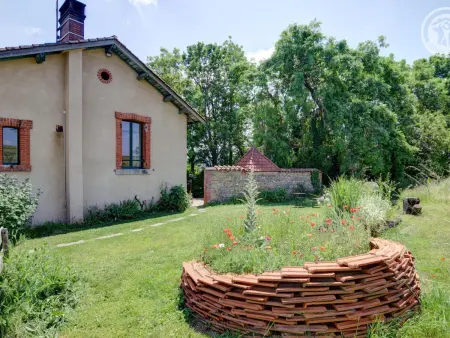 Gîte spacieux en campagne avec jacuzzi, sauna et jeux extérieurs - Photo 19