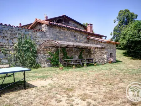 Gîte spacieux en campagne avec jacuzzi, sauna et jeux extérieurs - Photo 26