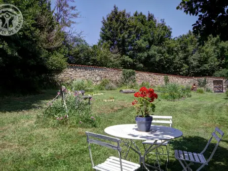Gîte spacieux en campagne avec jacuzzi, sauna et jeux extérieurs - Photo 27