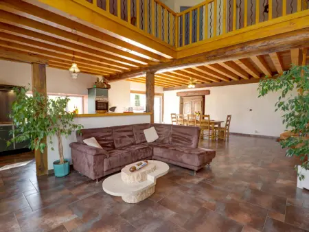 Gîte spacieux avec piscine privée et animaux admis à Saint-Priest-la-Prugne - Photo 2