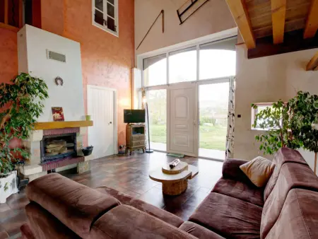 Gîte spacieux avec piscine privée et animaux admis à Saint-Priest-la-Prugne - Photo 4
