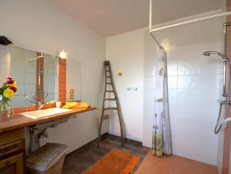 Gîte spacieux avec piscine privée et animaux admis à Saint-Priest-la-Prugne - Photo 6