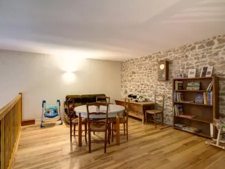 Gîte spacieux avec piscine privée et animaux admis à Saint-Priest-la-Prugne - Photo 8