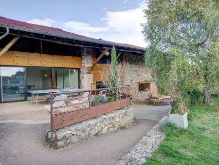 Gîte spacieux avec piscine privée et animaux admis à Saint-Priest-la-Prugne - Photo 14