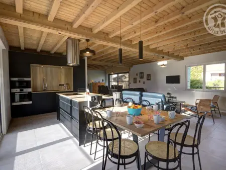 Maison lumineuse avec jardin clos et cheminée, idéale pour familles et amis - Photo 7