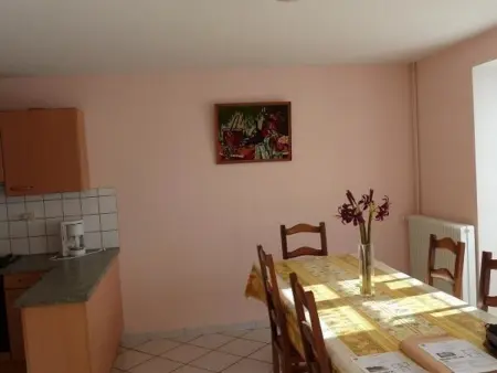 Gîte convivial avec jardin, accepte animaux, idéal pour nature et randonnées en Auvergne - Photo 3