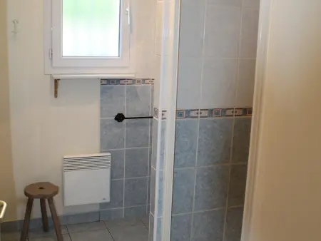 Maison de plain-pied avec jardin clôturé, proche Thermes St Roch - 3 chambres, WiFi, cuisine équipée - Photo 9