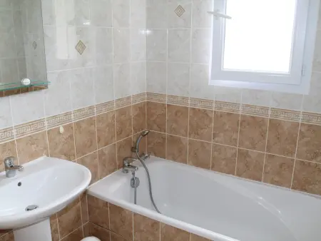 Maison avec Jardin proche Thermes comprenant Lave-linge et Lave-vaisselle - Photo 6