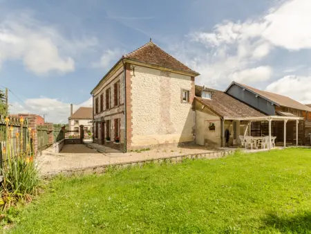 Maison rénovée 4 chambres avec jardin et parking en Champagne - Photo 2