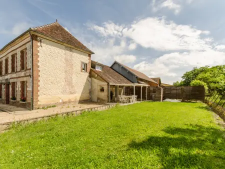 Maison rénovée 4 chambres avec jardin et parking en Champagne - Photo 3