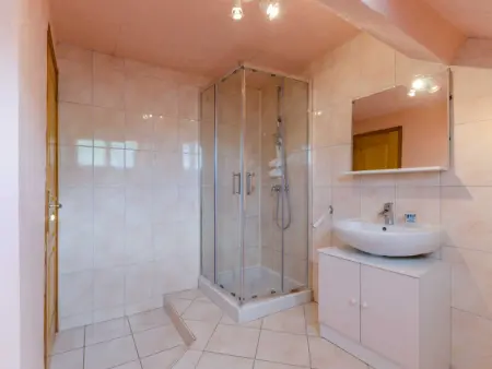 Maison rénovée 4 chambres avec jardin et parking en Champagne - Photo 16