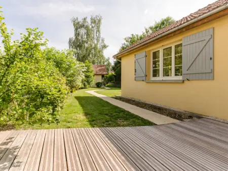 Gîte chaleureux avec cheminée proche Nigloland et vignobles, offrant jardin et équipements modernes - Photo 3