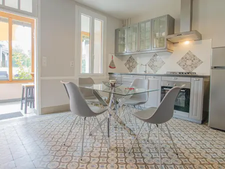 Maison familiale rénovée avec jardin, terrasse, vélos et équipements pour enfants à Pougy - Photo 8