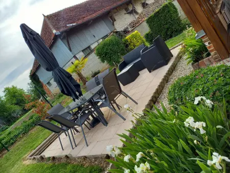 Maison familiale rénovée avec jardin, terrasse, vélos et équipements pour enfants à Pougy - Photo 17
