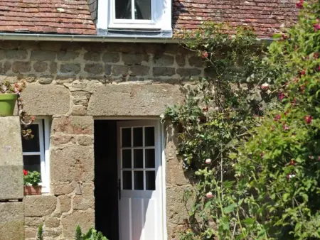 Maison historique du 15ème siècle avec jardin à La Carneille - Photo 5