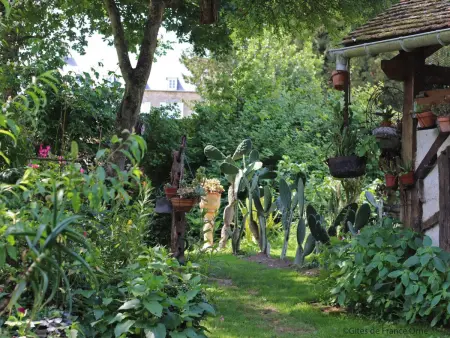 Maison historique du 15ème siècle avec jardin à La Carneille - Photo 29