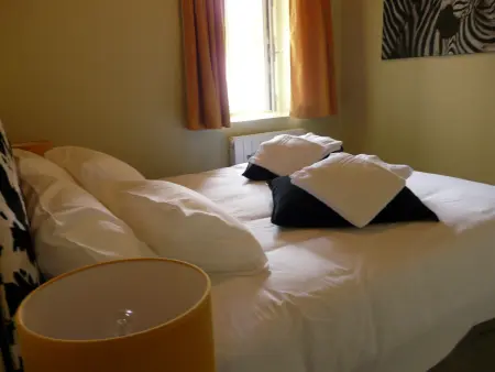Gîte de charme avec jardin, douves, vélos, et accueil animaux - 4 chambres, proche de Chartres - Photo 3