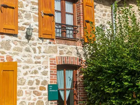 Gîte accueillant pour 7 pers avec cheminée et terrasse - Photo 1