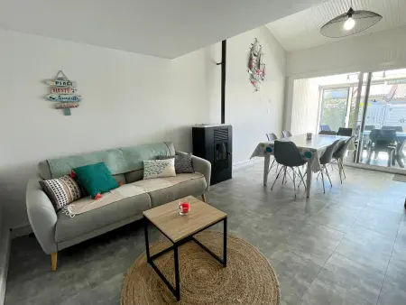 Maison tout confort proche plage avec véranda et parking privatif - Photo 7