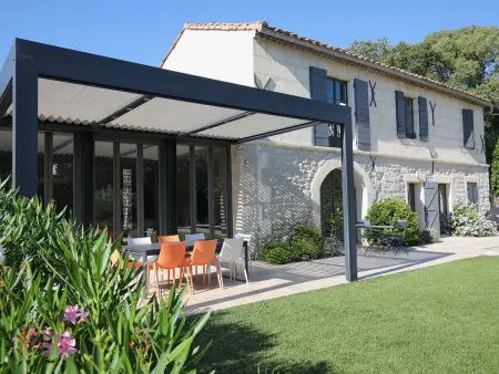 **Charmant Mas Rénové avec Piscine et Jardin au Cœur de la Provence!** - Photo 3