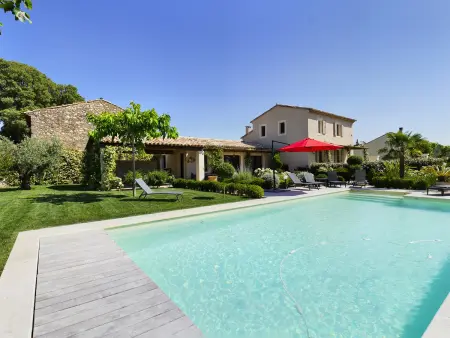 Villa rénovée à Eygalières avec piscine chauffée - Photo 2