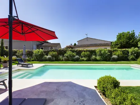 Villa rénovée à Eygalières avec piscine chauffée - Photo 3