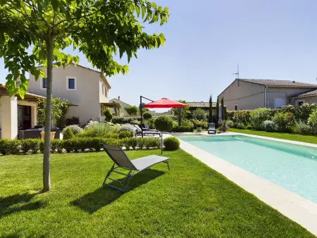 Villa rénovée à Eygalières avec piscine chauffée - Photo 5