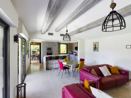 Villa rénovée à Eygalières avec piscine chauffée - Photo 13