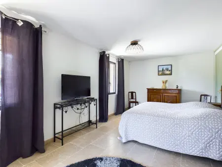 Villa rénovée à Eygalières avec piscine chauffée - Photo 15