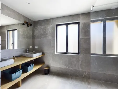 Villa rénovée à Eygalières avec piscine chauffée - Photo 16